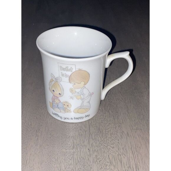 Precious Moments Coffee Cup Mug Dentist Wiffing You a‎ Happy Day 80s 1982 8 oz - Picture 1 of 3
